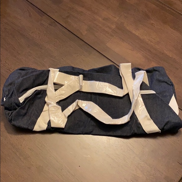 NEW Private Party “Meet Me At The Barre” Gym Bag - Picture 4 of 7